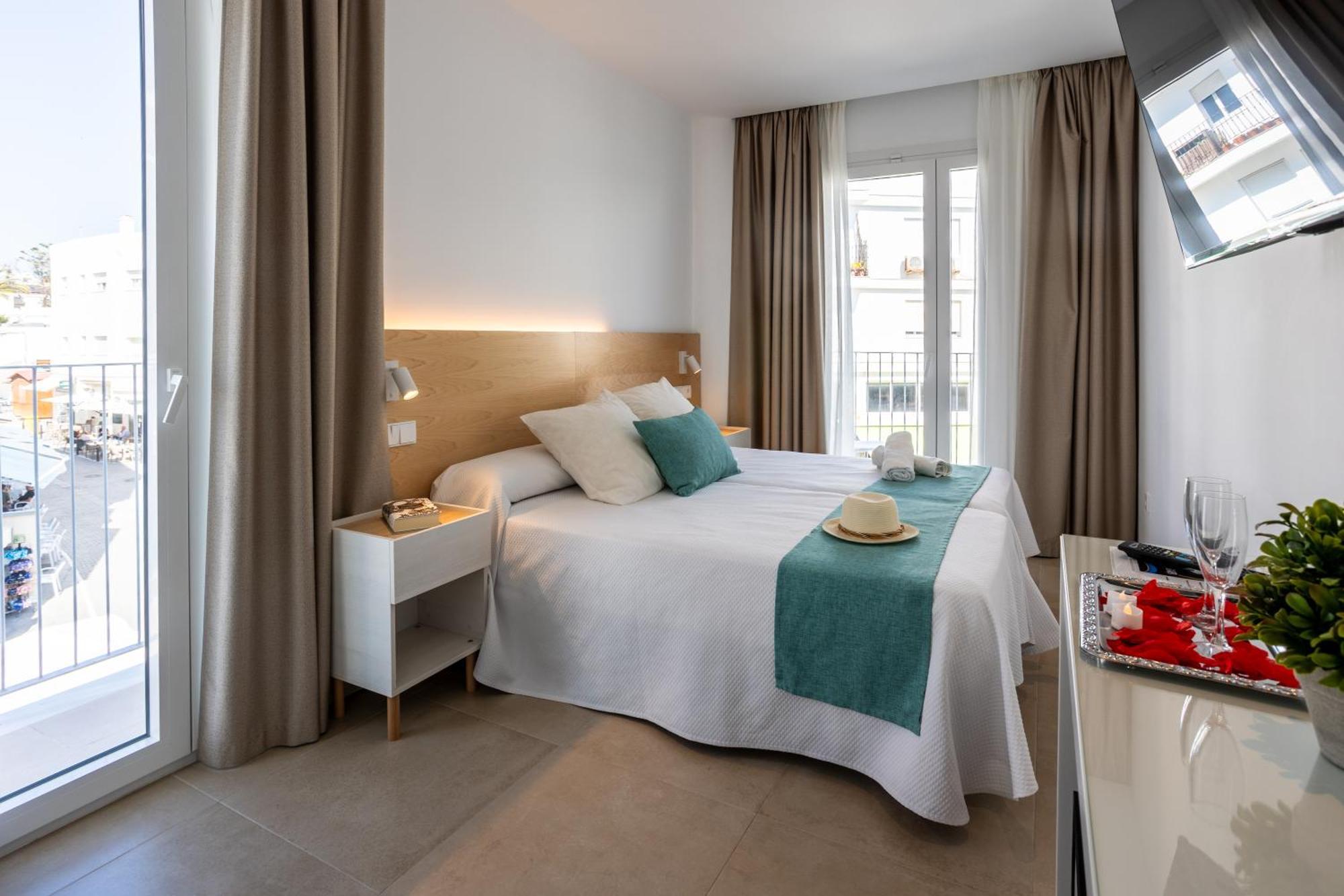 Hotel Oasis Centro Conil De La Frontera Luaran gambar