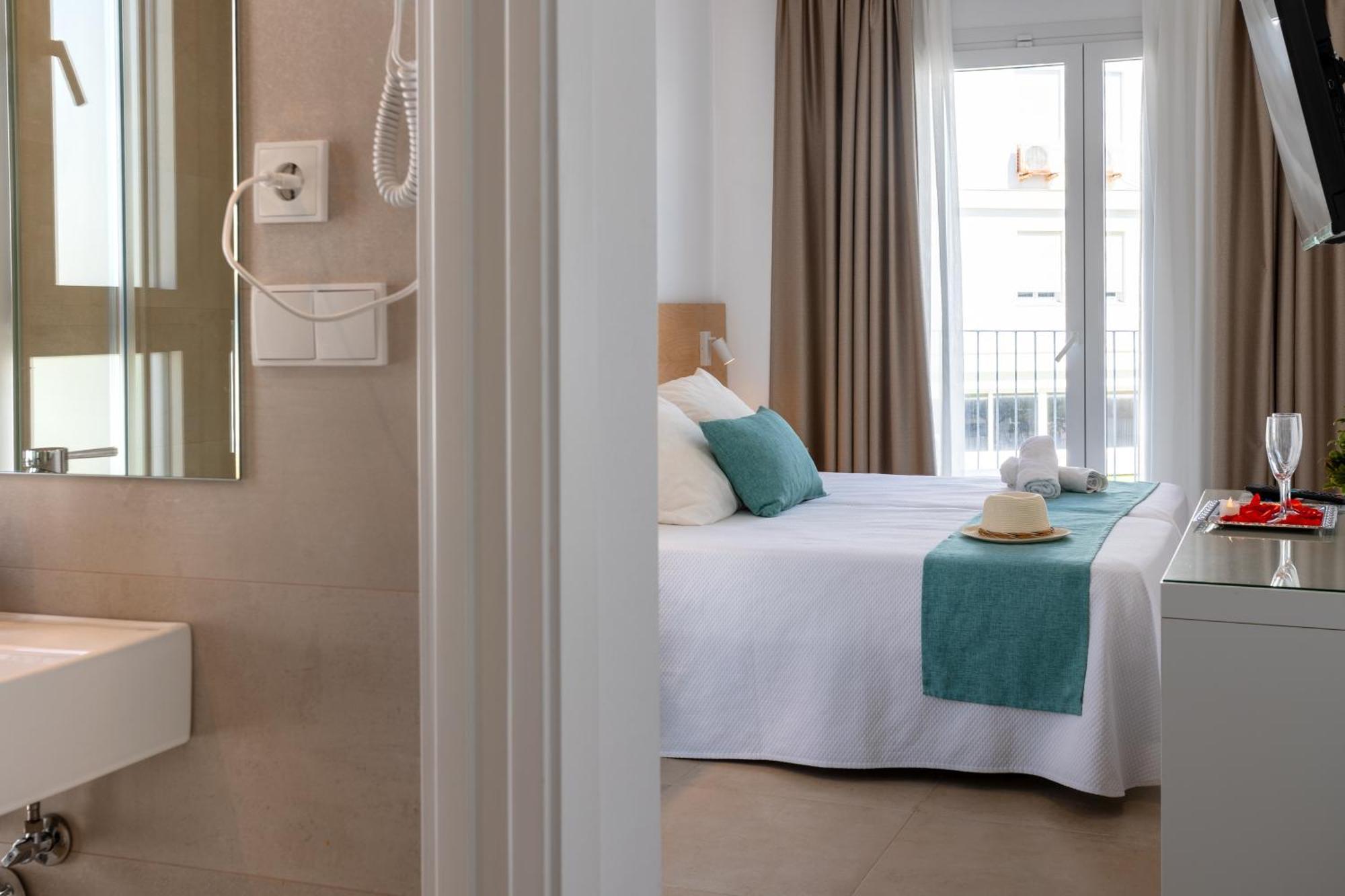Hotel Oasis Centro Conil De La Frontera Luaran gambar